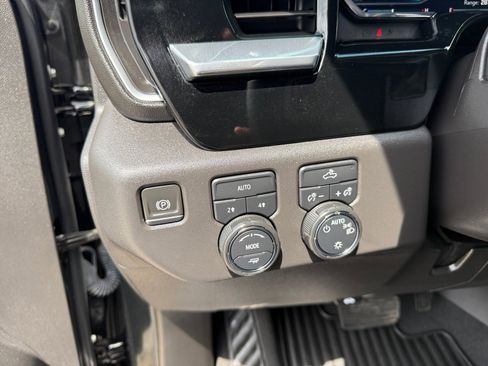 Used 2024 Chevrolet Silverado 1500 LT image 29