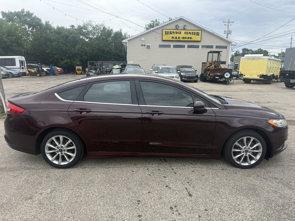 Used 2017 Ford Fusion SE w/ Fusion SE Technology Package FWD image 6
