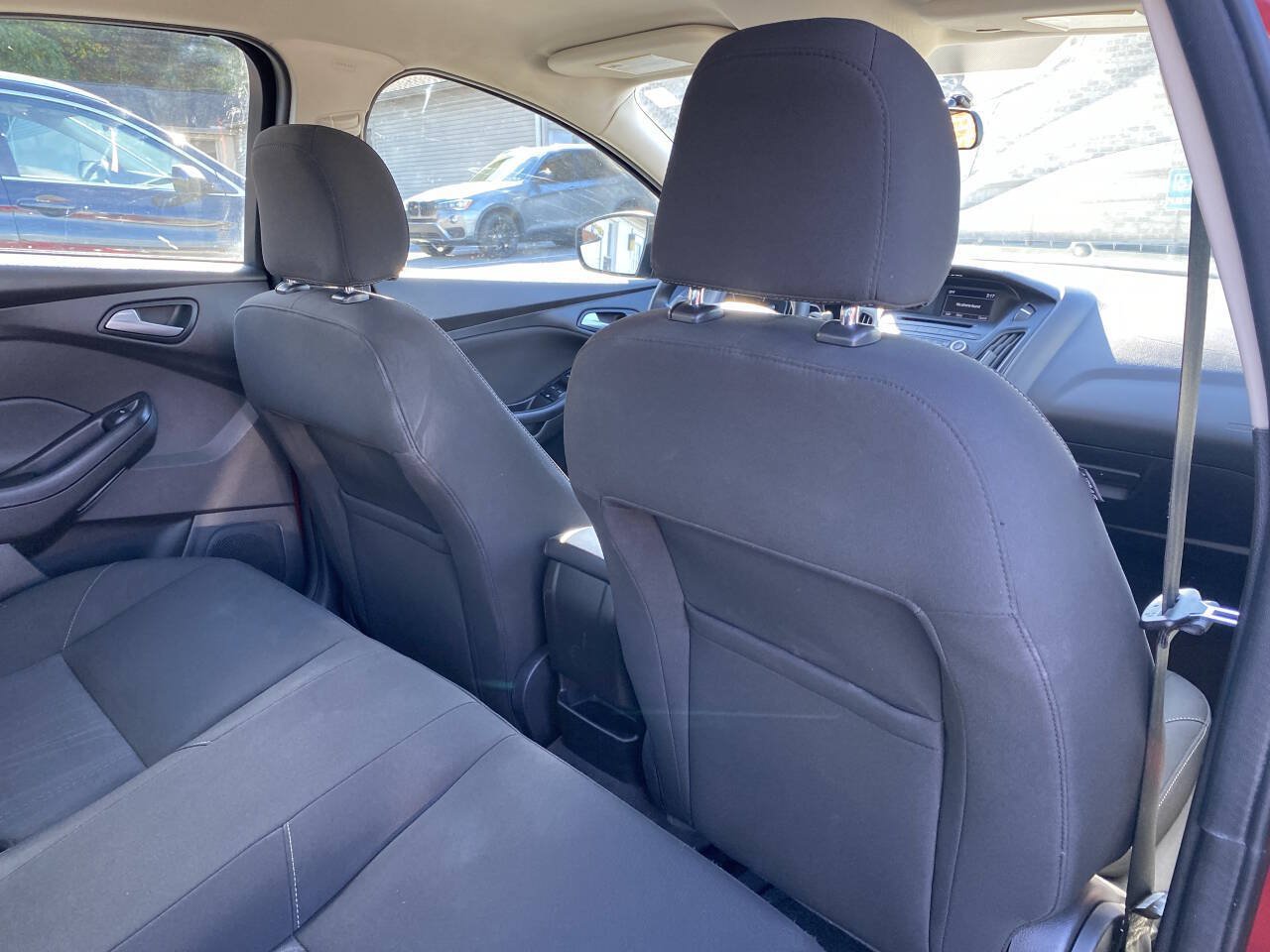 Used 2015 Ford Focus SE FWD image 20