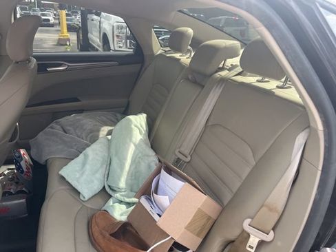 Used 2019 Ford Fusion SE FWD image 16