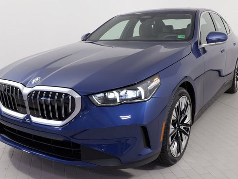 Used 2025 BMW 530i image 6