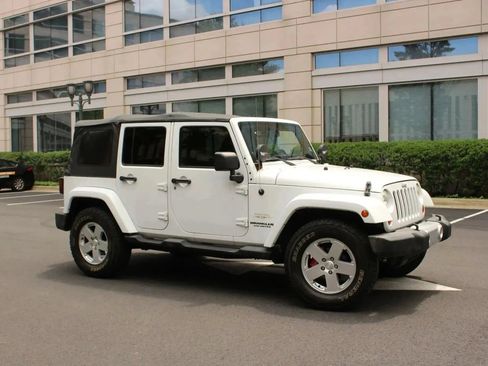 Used 2012 Jeep Wrangler Unlimited Sahara w/ Connectivity Group AWD/4WD image 2
