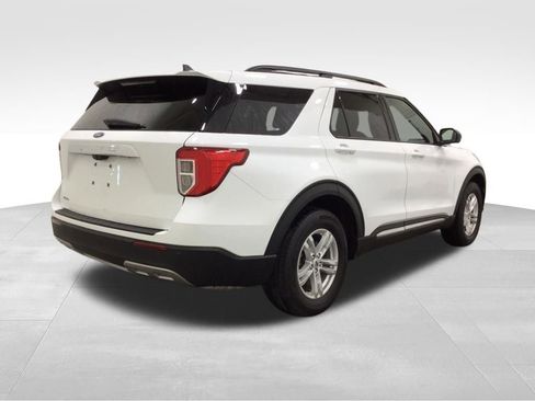 Used 2021 Ford Explorer XLT w/ Equipment Group 202A AWD/4WD image 4