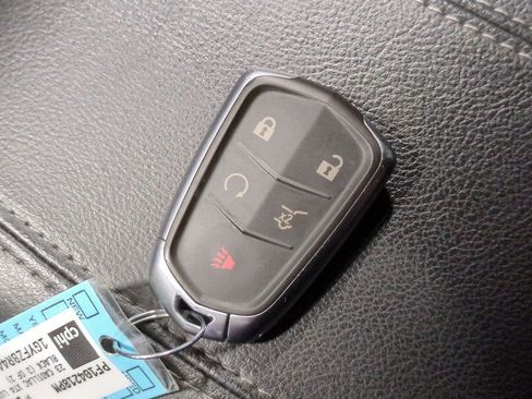 Used 2023 Cadillac XT4 Luxury w/ Cold Weather Package image 40