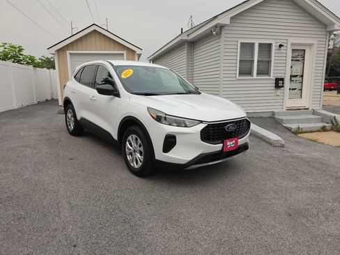 Used 2024 Ford Escape Active AWD/4WD image 2