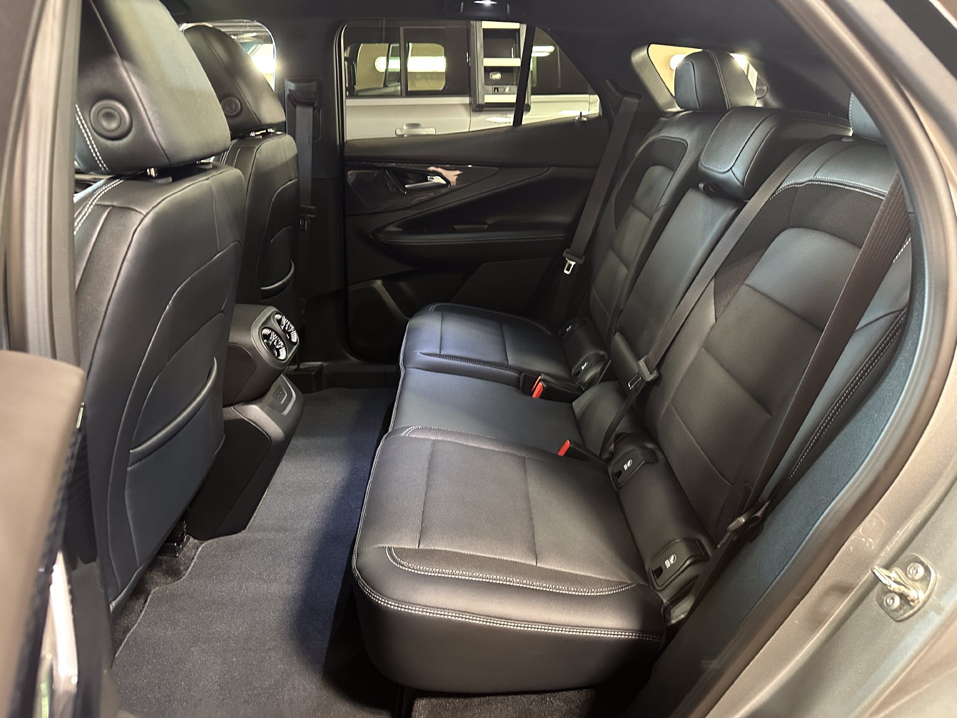 Used 2024 Chevrolet Blazer EV LT AWD/4WD image 18