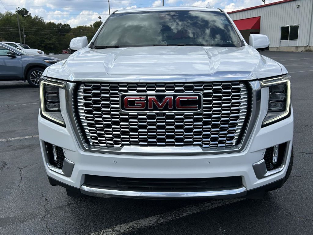 Used 2023 GMC Yukon Denali w/ Denali Reserve Package RWD image 7