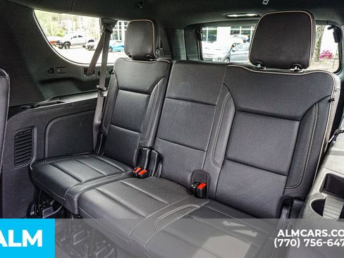Used 2025 Chevrolet Suburban Premier AWD/4WD image 23