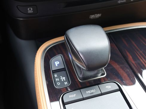 Used 2021 Lexus LS 500h image 28