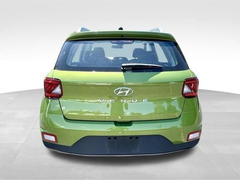 Used 2024 Hyundai Venue SEL FWD image 5