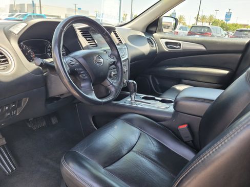 Used 2020 Nissan Pathfinder SL FWD image 9