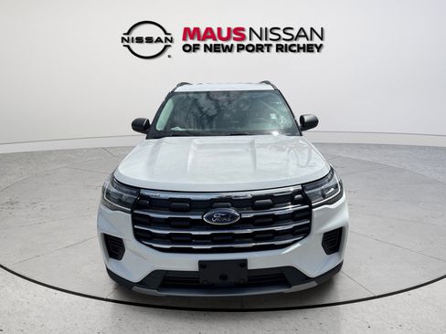 Used 2025 Ford Explorer Active RWD image 3