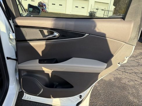 Certified 2023 Lincoln Nautilus AWD w/ Premium Package image 16