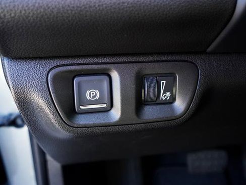 Used 2023 GMC Acadia SLE image 14