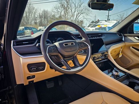 New 2025 Jeep Grand Cherokee Limited w/ Trailer Tow Package image 14