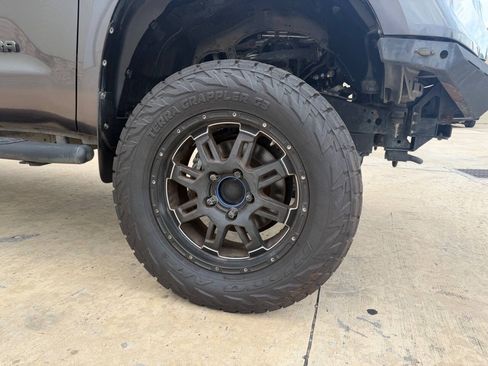 Used 2016 Toyota Tundra SR5 w/ SR5 Upgrade Package AWD/4WD image 13