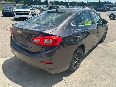 Used 2017 Chevrolet Cruze LT w/ Convenience Package FWD image 5