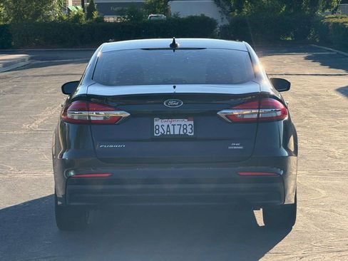 Used 2020 Ford Fusion SE FWD image 4