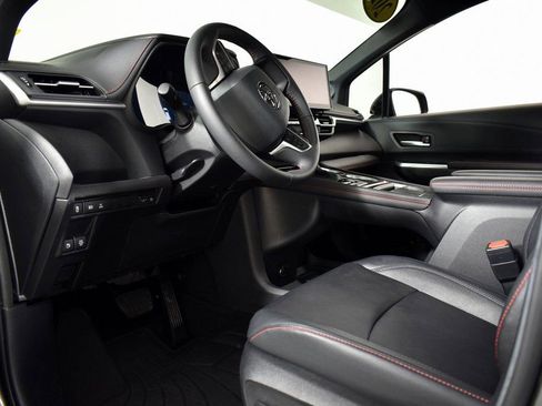 Used 2025 Toyota Sienna XSE w/ XSE Plus Package image 15