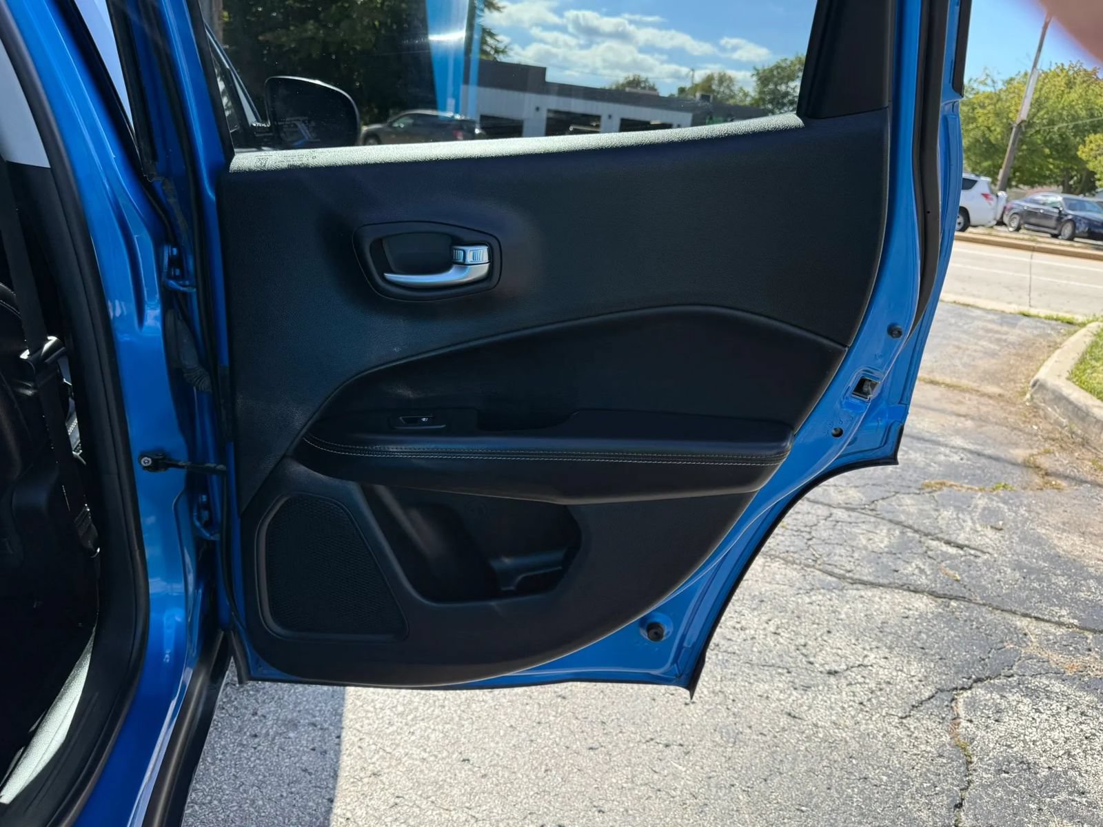 Used 2018 Jeep Compass Latitude w/ Popular Equipment Group AWD/4WD image 17