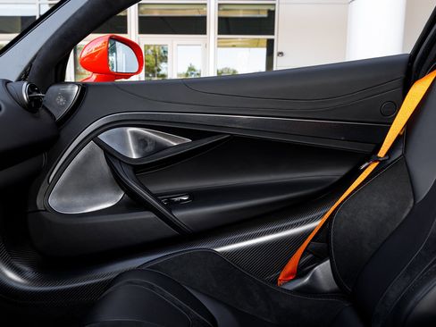 Used 2024 McLaren 750S image 30