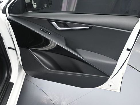 Certified 2023 Kia Niro EX Touring image 36