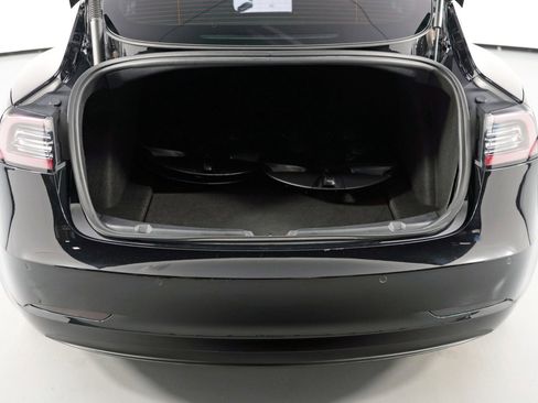 Used 2022 Tesla Model 3 Standard Range image 9