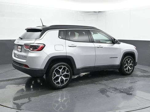 Used 2025 Jeep Compass Limited AWD/4WD image 3