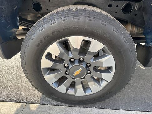 Used 2022 Chevrolet Silverado 2500 Custom w/ Custom Convenience Package image 6