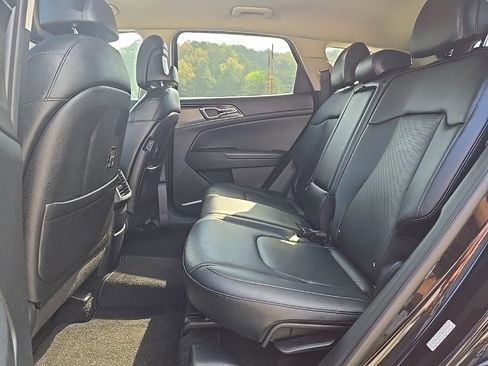 Used 2023 Kia Sportage EX image 17