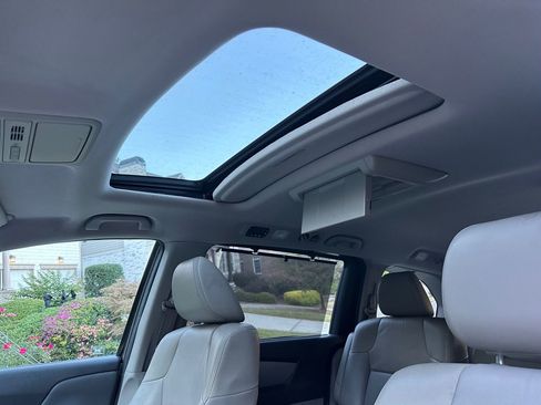 Used 2012 Honda Odyssey EX-L image 12