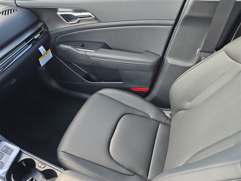New 2026 Kia Sportage EX image 18