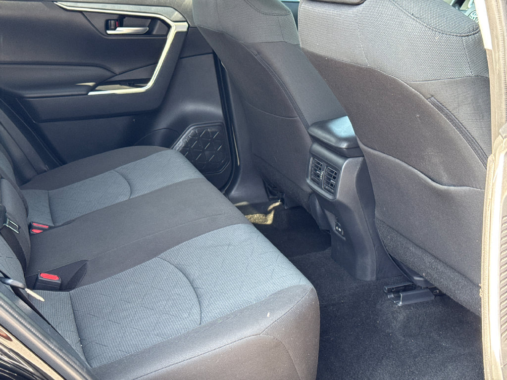 Used 2025 Toyota RAV4 XLE AWD/4WD image 18