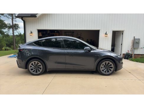 Used 2026 Tesla Model Y 2WD image 5