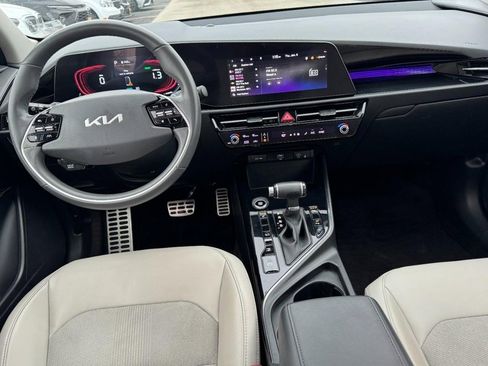 Used 2023 Kia Niro EX Touring image 11