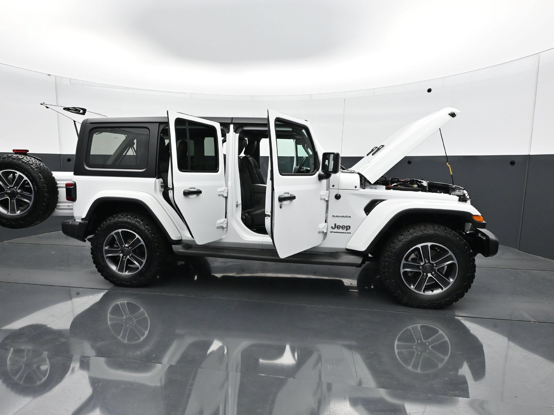Used 2023 Jeep Wrangler Unlimited Sahara w/ LED Lighting Group AWD/4WD image 34