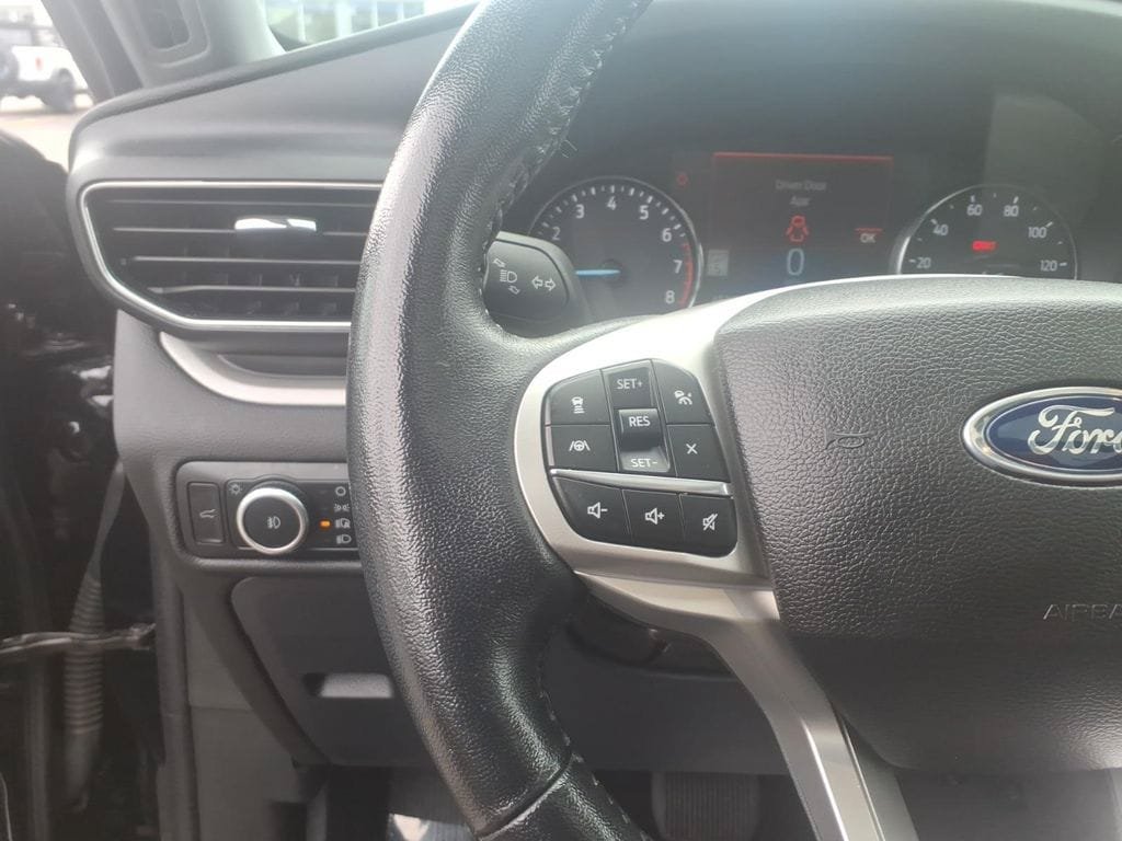 Used 2023 Ford Explorer XLT w/ Equipment Group 202A AWD/4WD image 28