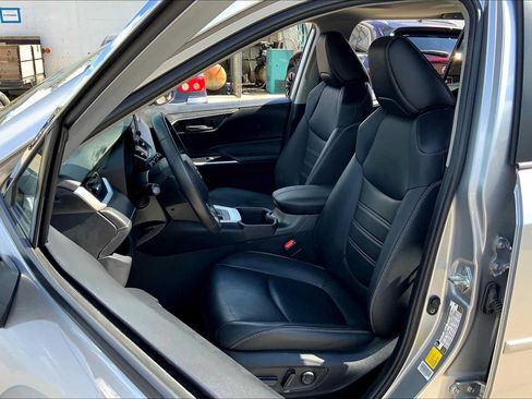 Used 2022 Toyota RAV4 XLE Premium FWD image 8