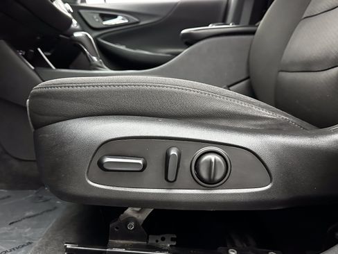 Used 2020 Chevrolet Malibu LT FWD image 12