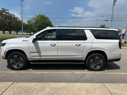 Used 2025 Chevrolet Suburban Z71 AWD/4WD image 7