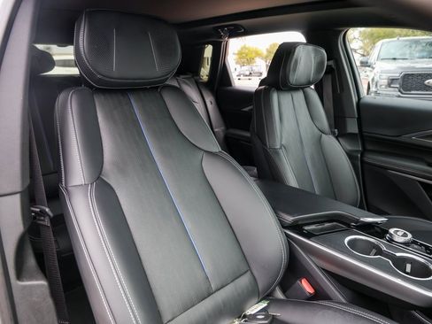 Used 2025 Cadillac Lyriq Sport image 29