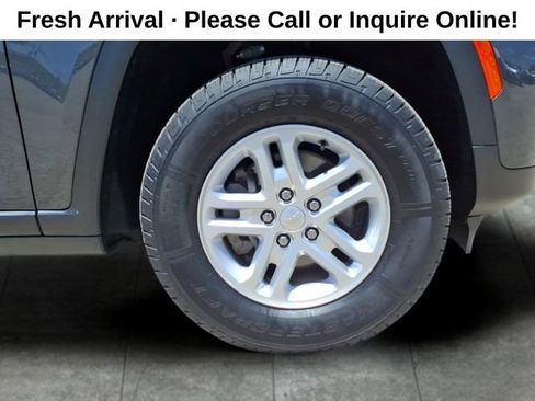 Used 2023 Jeep Grand Cherokee Laredo AWD/4WD image 9