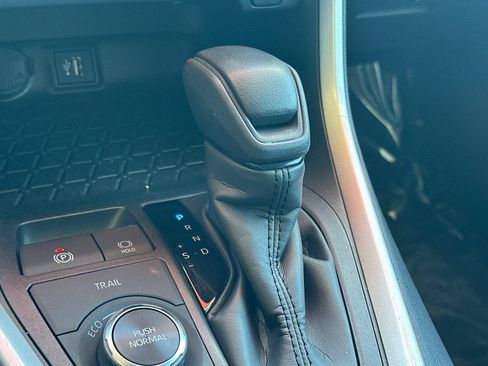 Certified 2025 Toyota RAV4 XLE AWD/4WD image 25