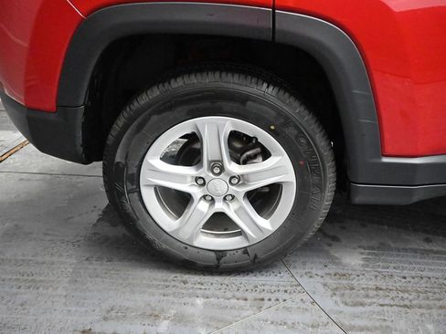 Used 2024 Jeep Compass Latitude image 16