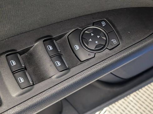 Used 2019 Ford Fusion SE FWD image 11