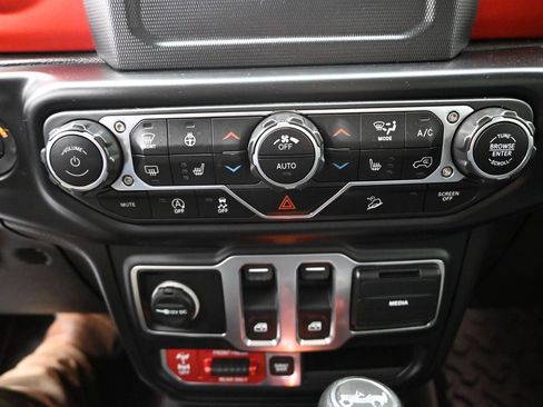 Used 2020 Jeep Wrangler Rubicon w/ Cold Weather Group image 16