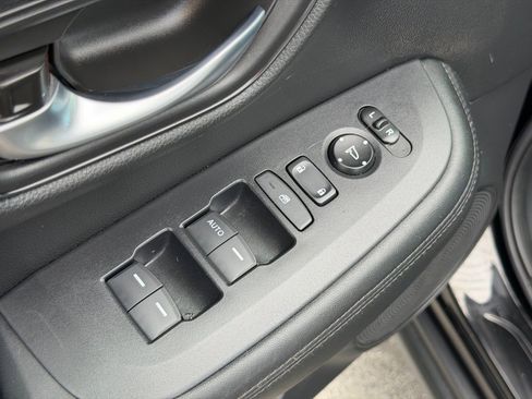 Used 2024 Honda HR-V LX image 12