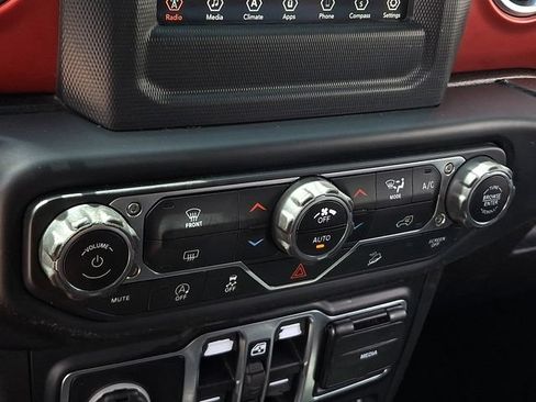Used 2019 Jeep Wrangler Unlimited Rubicon w/ LED Lighting Group AWD/4WD image 15