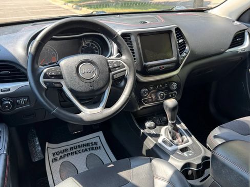 Used 2015 Jeep Cherokee Trailhawk w/ Cold Weather Group AWD/4WD image 19