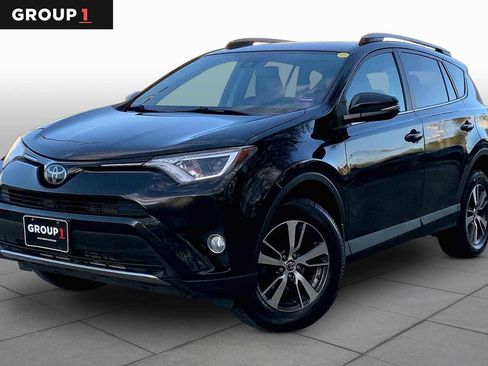 Used 2018 Toyota RAV4 XLE AWD/4WD image 1